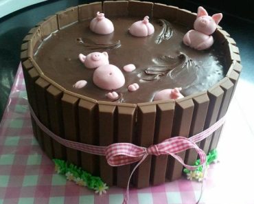 Swimming Pigs Kit Kat Chocolate Cake