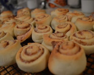 How to Make Mini Cinnamon Rolls