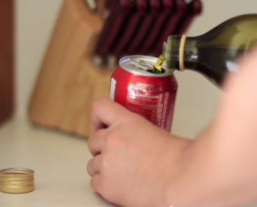 He Pours Olive Oil Into An Empty Soda Can. What Happens Next? You NEED To Know This!